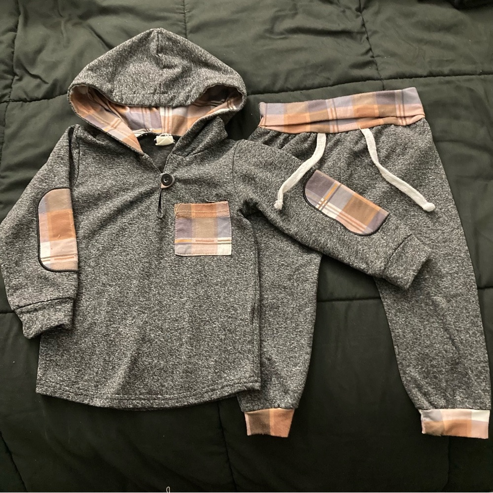 2 Piece Hooded Sweatsuit Size 2T Gray Beige Plaid
